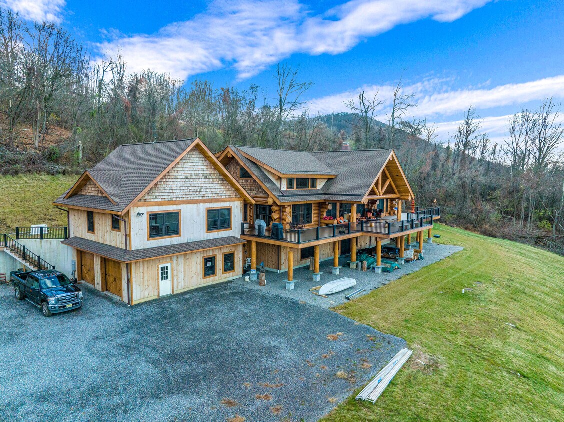 Foto principal - 13 Johnston Dr