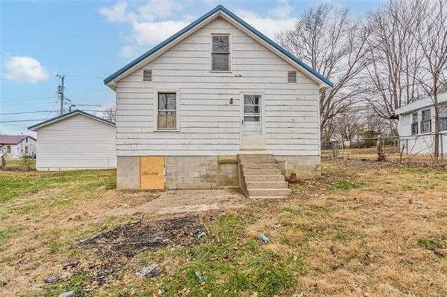 Building Photo - 229 Eastview Dr