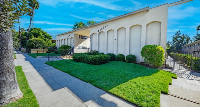 Foto principal - 590 N Los Robles Ave