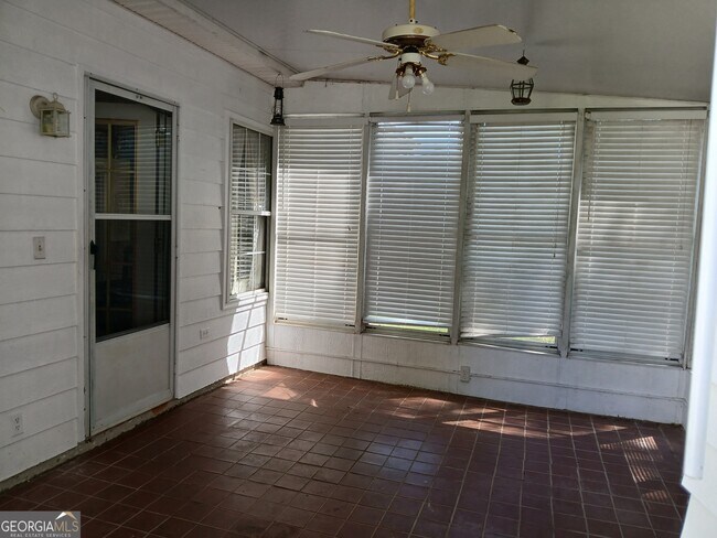Foto del edificio - 817 Ashton Pl