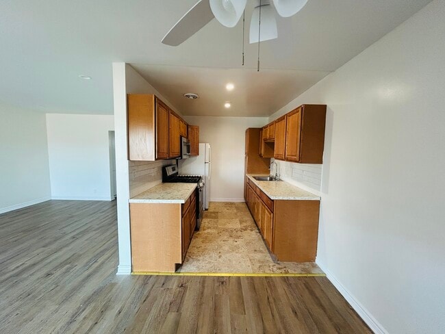 Building Photo - 1414 S Orange Grove Ave