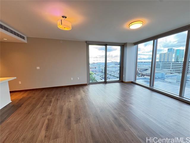 Building Photo - 1555 Kapiolani Blvd