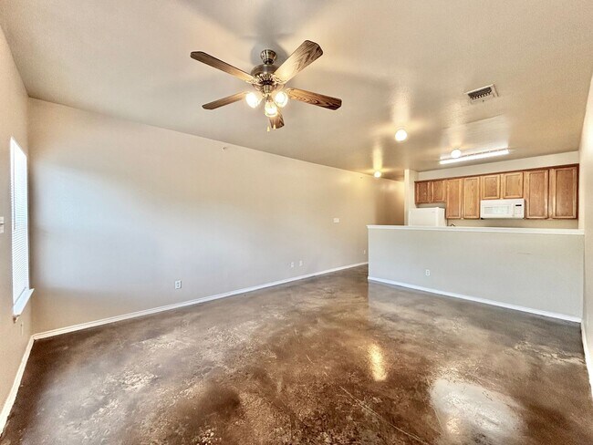 Foto del edificio - Conveniently located townhome in Universal...