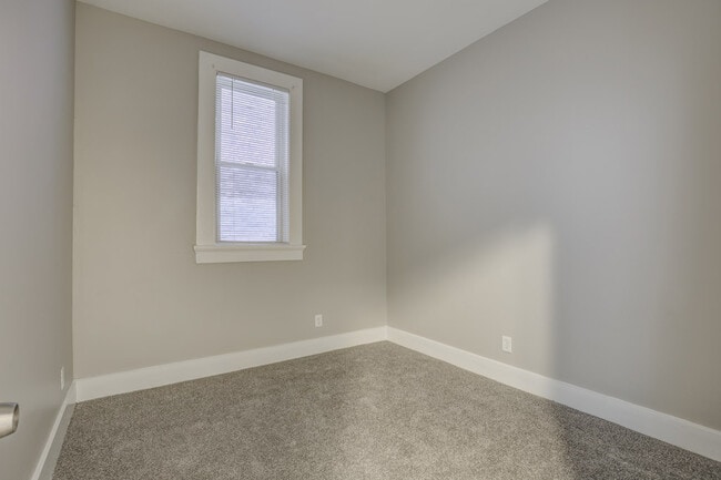 Building Photo - 2131 Staebler St