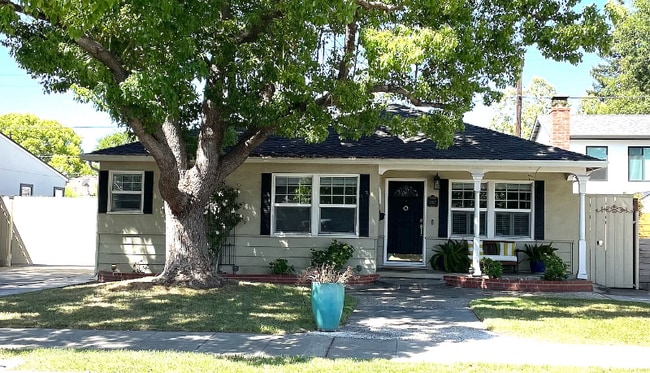 Building Photo - 2067 Jonathan Ave