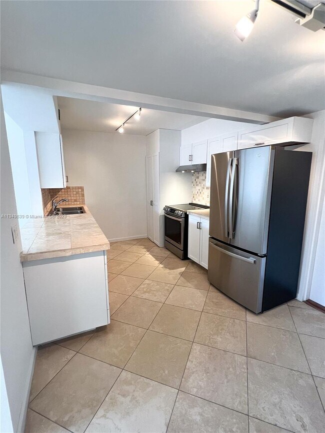 Building Photo - 155 Ocean Ln Dr