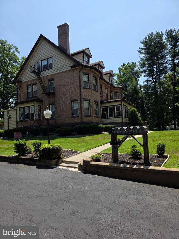 Building Photo - 1456 Pennington Rd