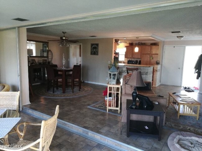 Building Photo - 3 br, 2 bath House - 1708 SE 39th Ter