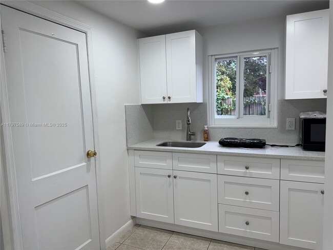Foto del edificio - 5832 SW 2nd St