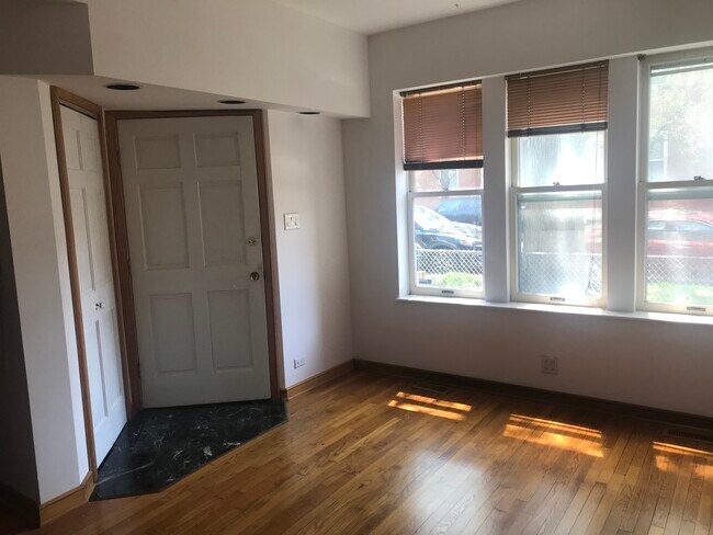 Front Door & Coat Closet - 2344 W Palmer St