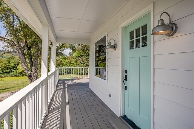 Foto del edificio - Fully Updated 2 bed, 1 Bath Between Frankl...