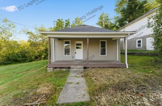 Building Photo - 125 Thorn St