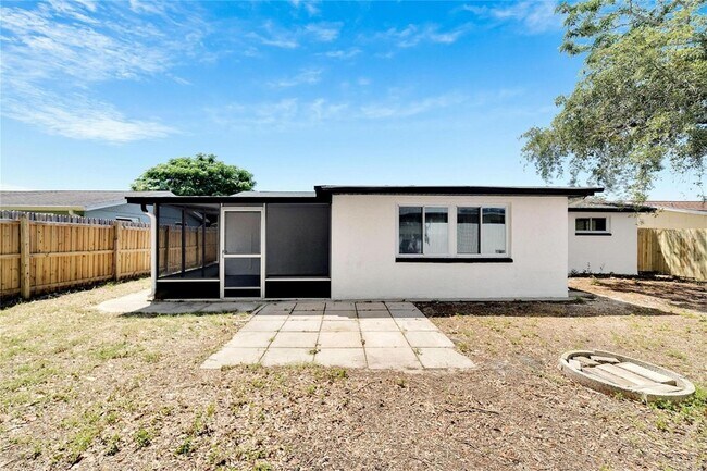 Foto del edificio - 11524 Newell Dr