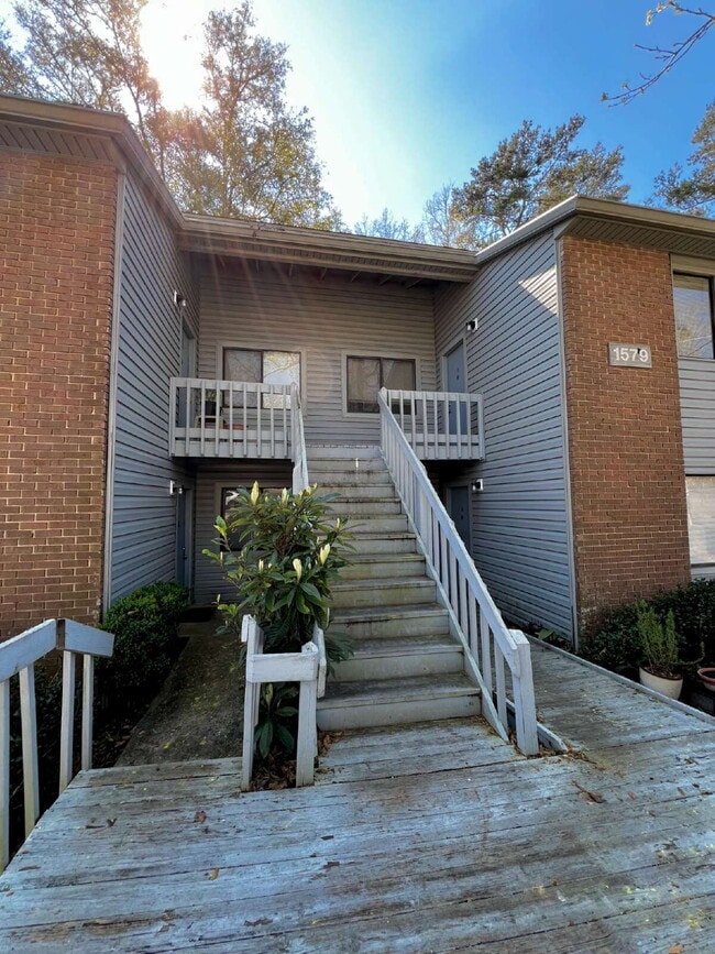 Photo - Spacious 2 Bedroom/1 Bath is located off of Hiliman Golf Course Apartment