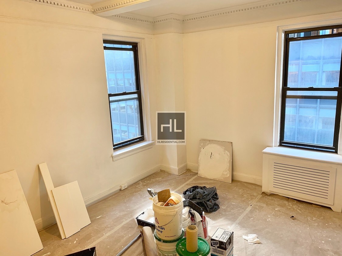 Primary Photo - PRE- WAR STUDIO =EAST 46 STREET
