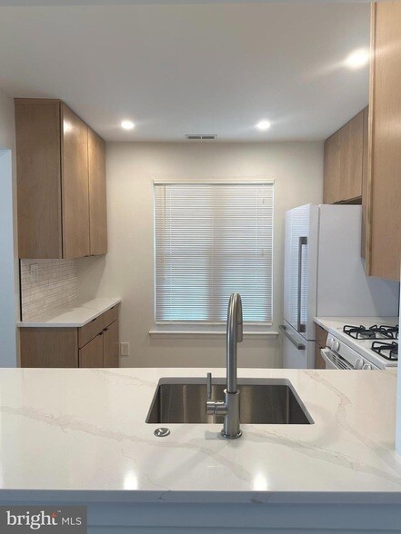 Foto del edificio - 743 Sedgewick Ct