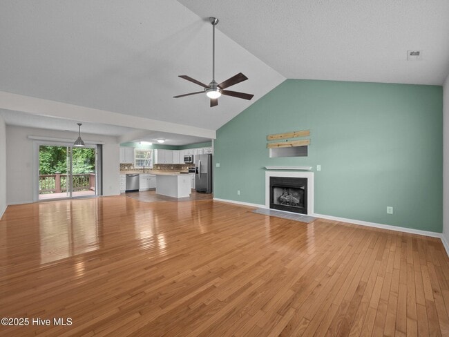 Building Photo - 305 Appaloosa Ct