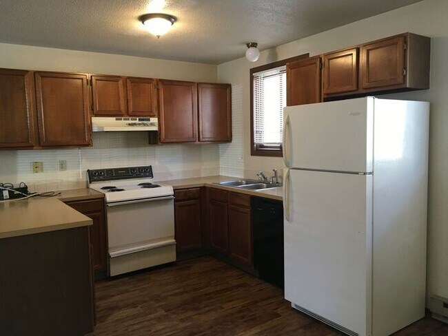 Building Photo - Adorable 2 Bed/1 Bath Apartment in North L...