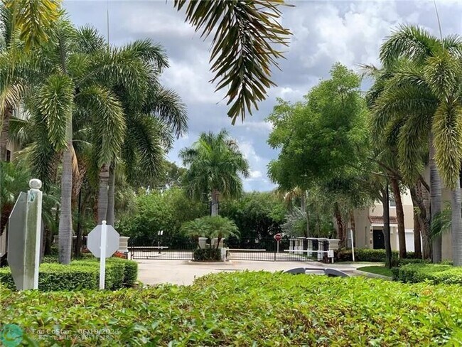 Foto del edificio - 5820 W Sample Rd