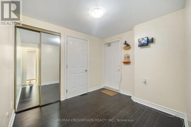 Building Photo - 38 Jinnah Ct