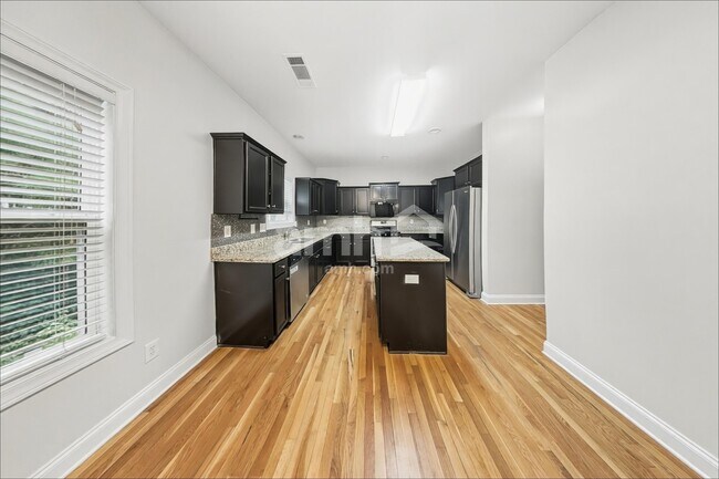 Building Photo - 5592 Lair Ln
