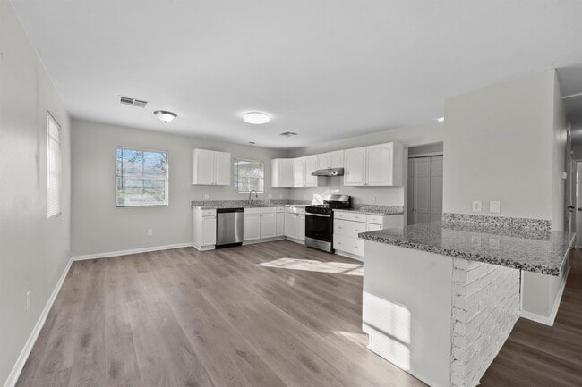 Building Photo - 455 Longstreet Rd