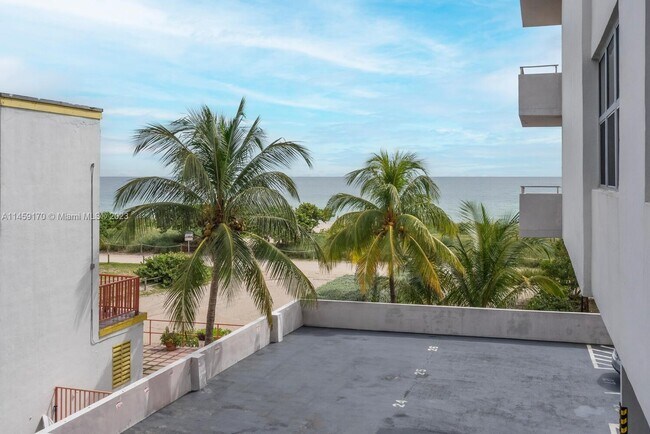 Foto del edificio - 9225 Collins Ave