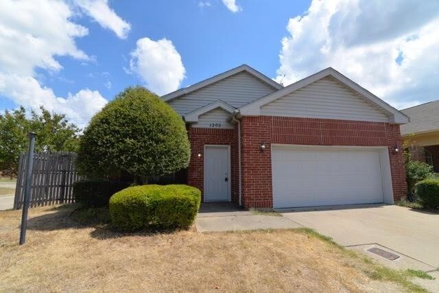 Foto principal - 1202 San Miguel Dr