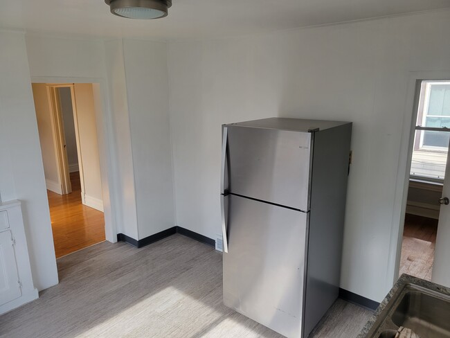Kitchen 1 - 2410 W 4th St