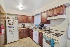 Interior Photo - 133 N Main St