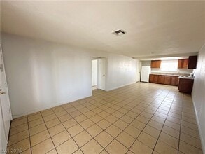 Building Photo - 4744 W Sand Creek Ave