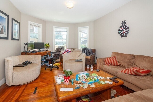 Building Photo - 10 Steeves Cir