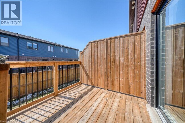 Building Photo - 95 Queensbrook Cres