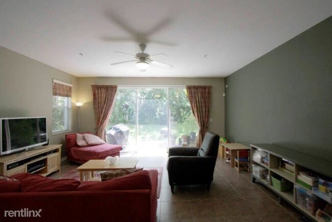 Building Photo - 3 br, 2.5 bath  - 825 Pipers Cay Dr