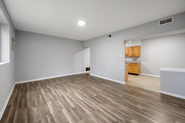 Building Photo - 7870 S Coles Ave