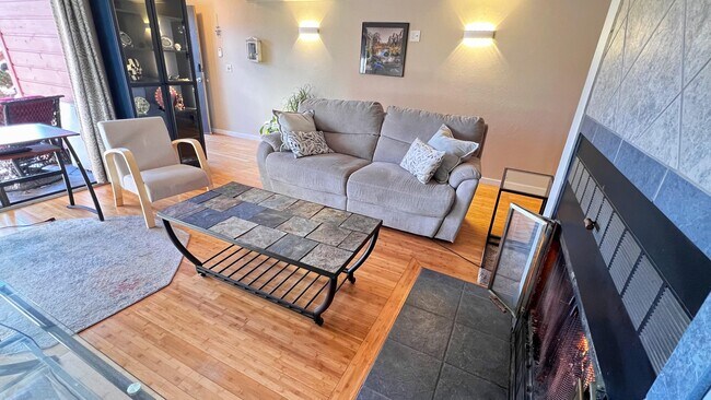 Foto del edificio - 540 S Forest St