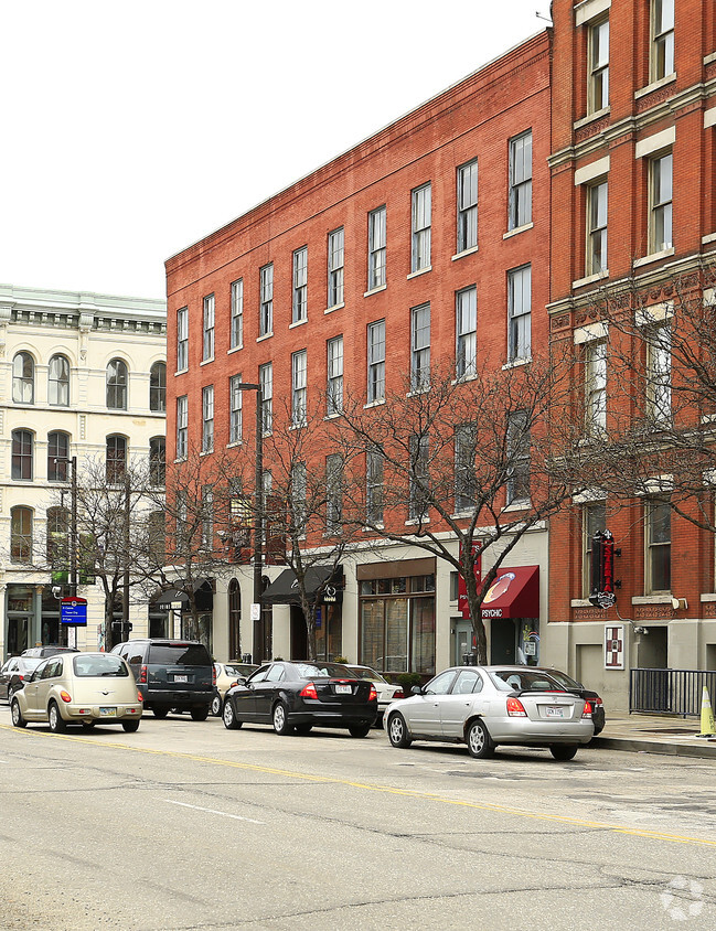 Building Photo - 410-500 W St. Clair St