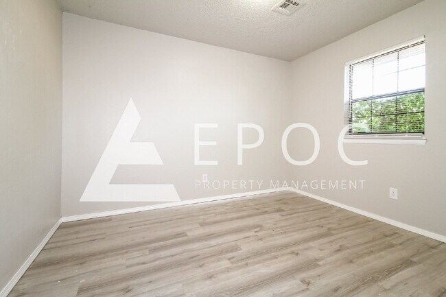 Foto del edificio - 409 Woodland Dr