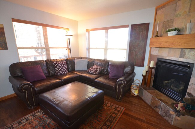 Building Photo - Deed Restricted! 3 bedroom in Monarch Town...