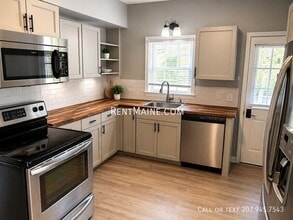 Building Photo - 454 S Main St