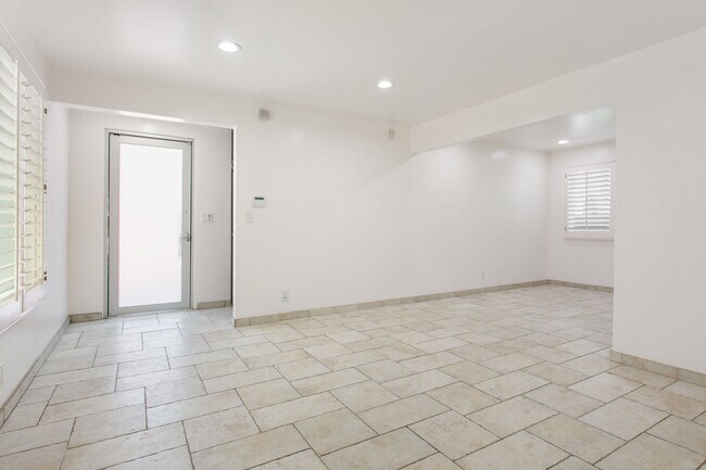 Entrance - 116 Driftwood St