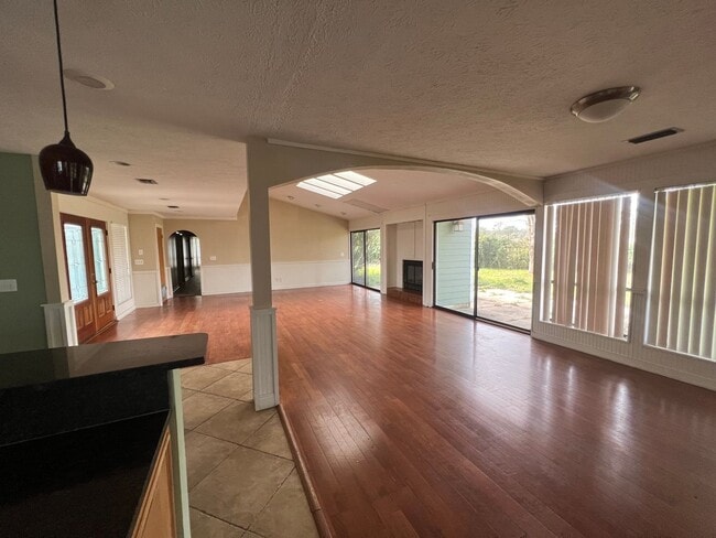 Foto del edificio - Spectacular 3 bedroom / 2 bath Single Fami...