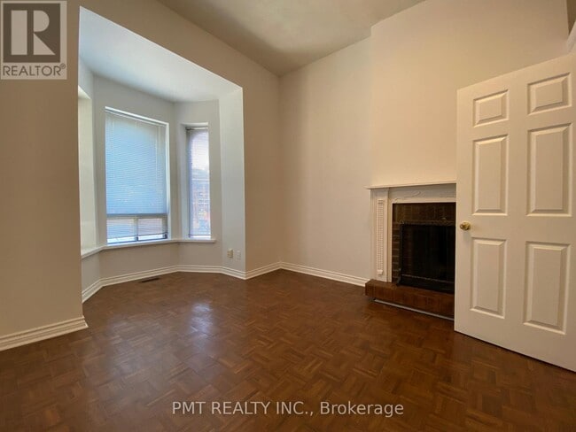 Building Photo - 202-202 Gerrard St E