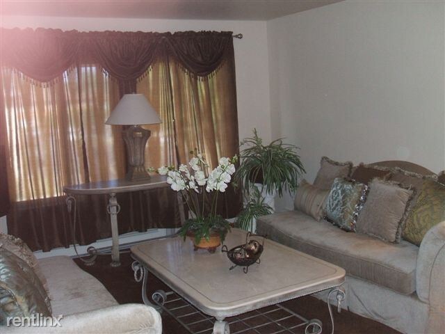 Foto del edificio - 4812 N 104th St