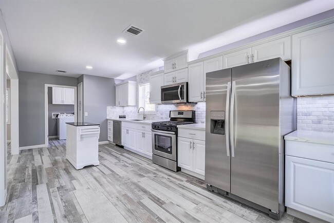 Foto del edificio - 1423 Scenic Ridge Dr