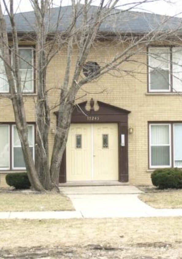 Foto principal - 15245 Chicago St