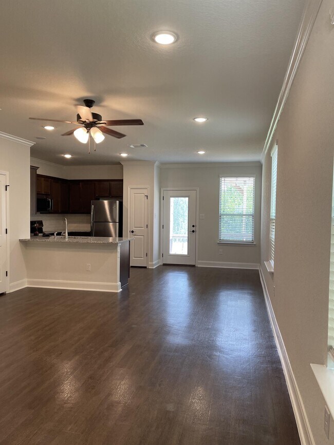 Building Photo - 2202 Sandlewood Cv