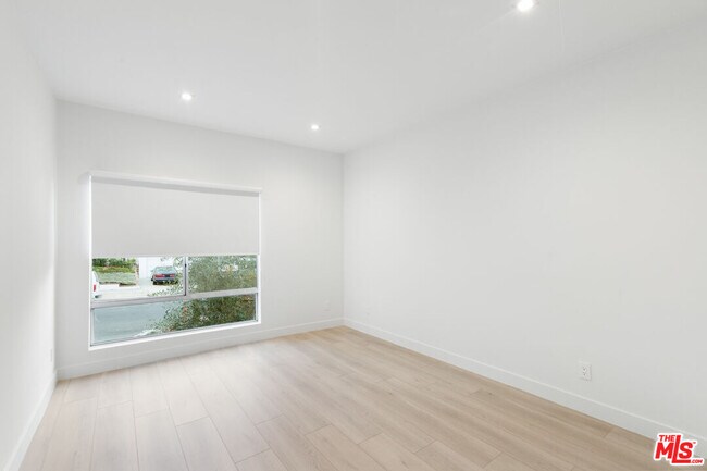 Foto del edificio - 10630 Wilkins Ave