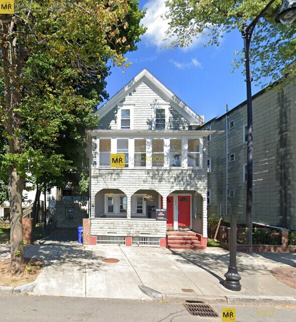 Foto del edificio - 678 Bennington St