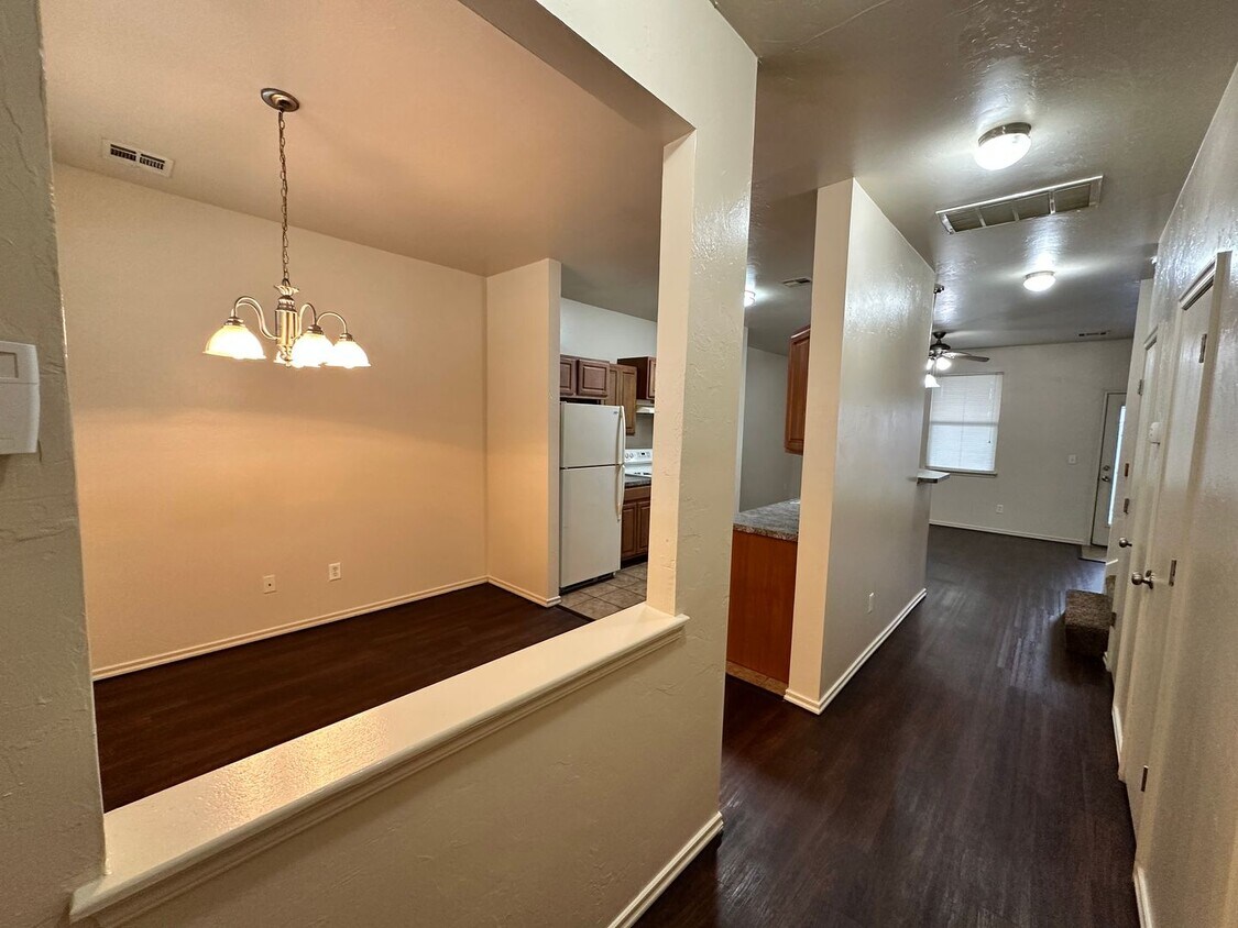 Primary Photo - 212 Chalmette Dr